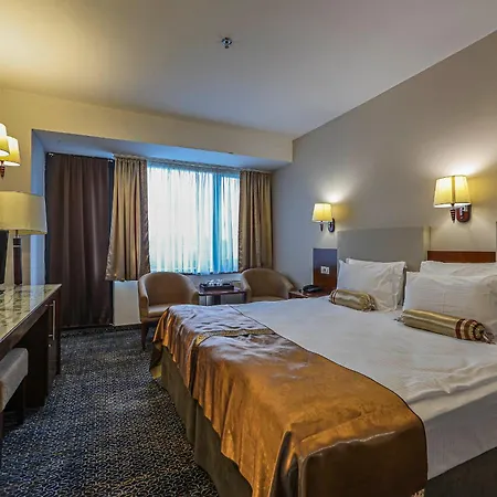 Grand Napoca Готель